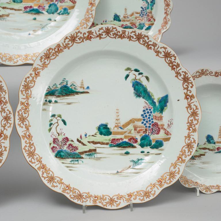 A famille rose dinner service, Qing dynastiy, Qianlong (1736-95). (30 pieces).