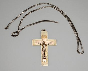 KRUCIFIX, silver och guld, Moskva 1908-1917. Icke identifierad mästare. Total vikt 120 gr.