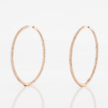 Ett par örhängen 18K roséguld med runda briljantslipade diamanter.