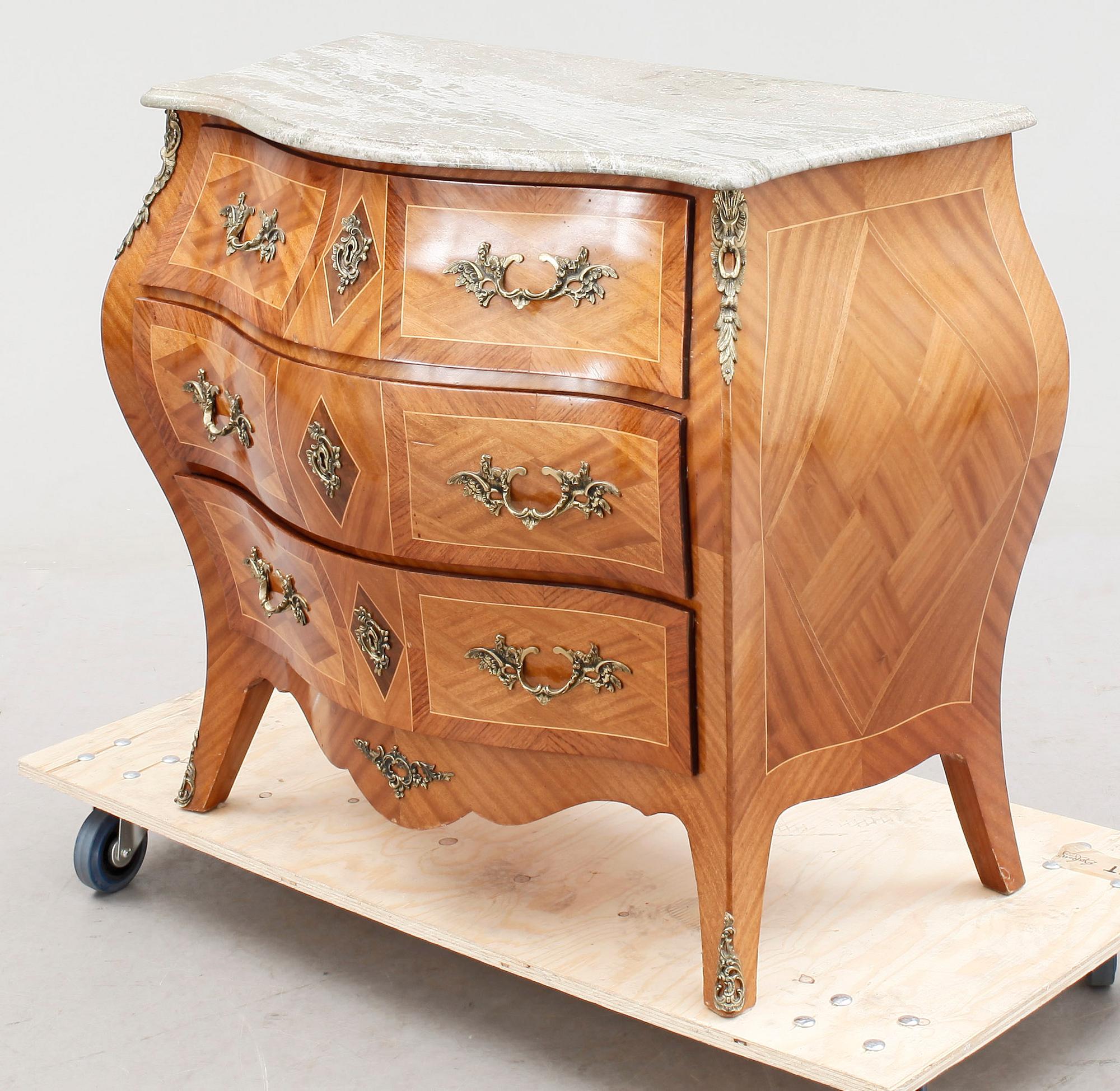 BYRÅ, rokokostil, 1900-talets andra hälft.