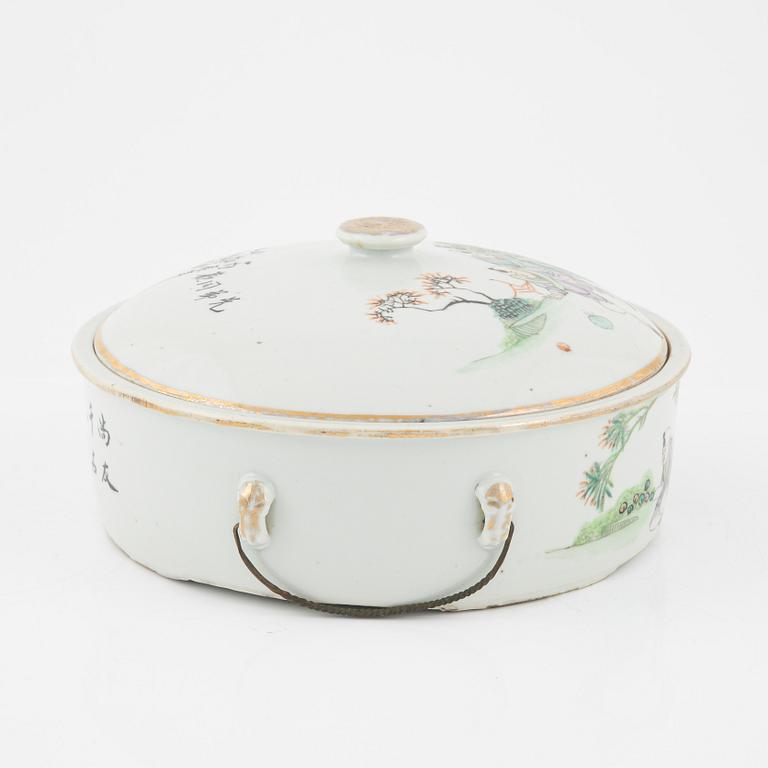 A Chinese tureen with cover, 20th Century.