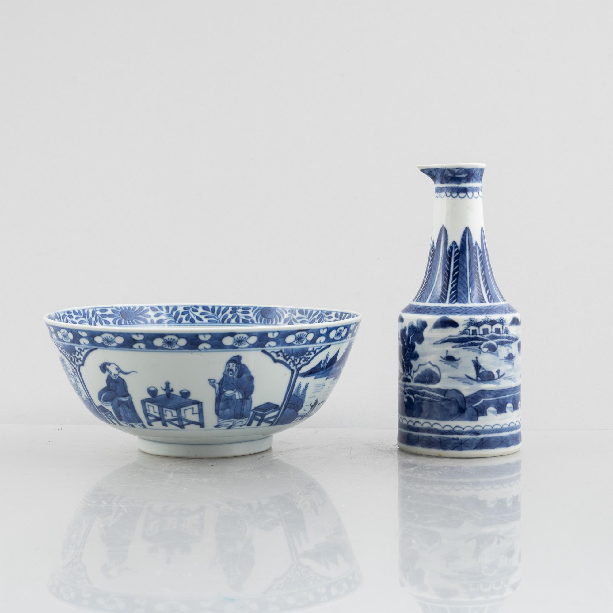 A blue and white bowl and bottle, China, Qing dynasty, 19th century.