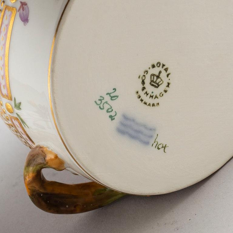 ROYAL COPENHAGEN, a 'Flora Danica' porcelain sugar bowl and cover, Deanmark 1963.