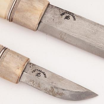 A reindeer horn double knife by Gunnar Edholm, signed.