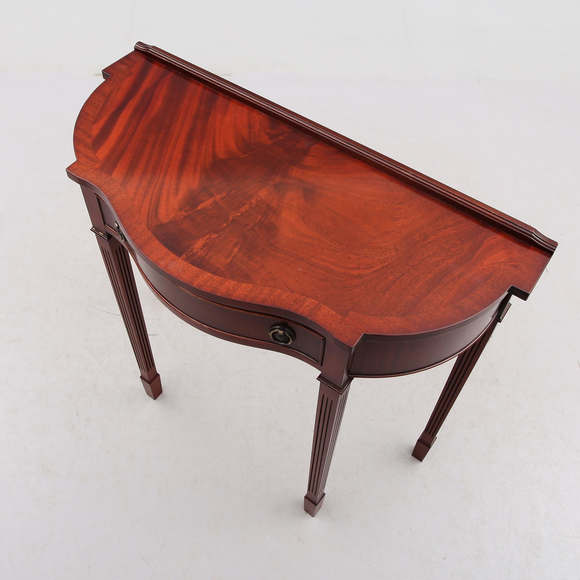 VÄGGBORD, Regencystil, England, 1900-talets andra hälft.