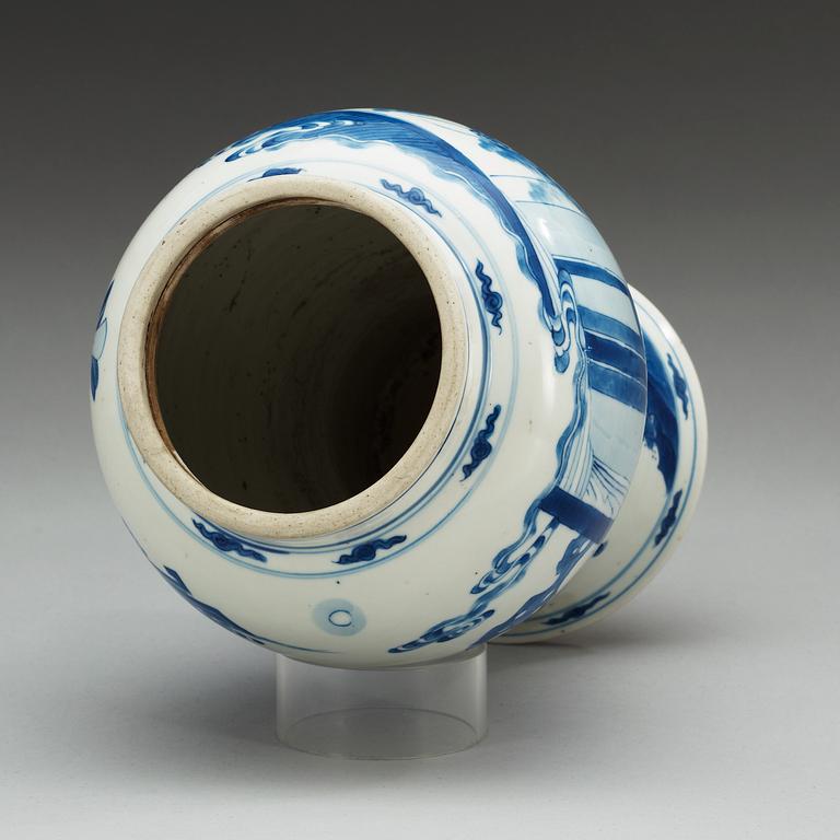 A blue and white jar, Qing dynasty, Kangxi (1662-1722).