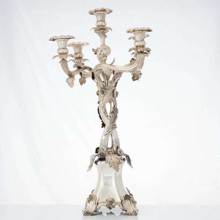 Gustaf Möllenborg-Féron, kandelabrar för fem ljus, ett par, silver, Stockholm 1858. Nyrokoko.