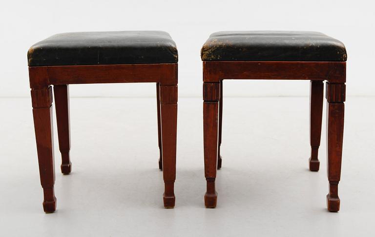 TABURETTER, 1 par, omkring år 1900.