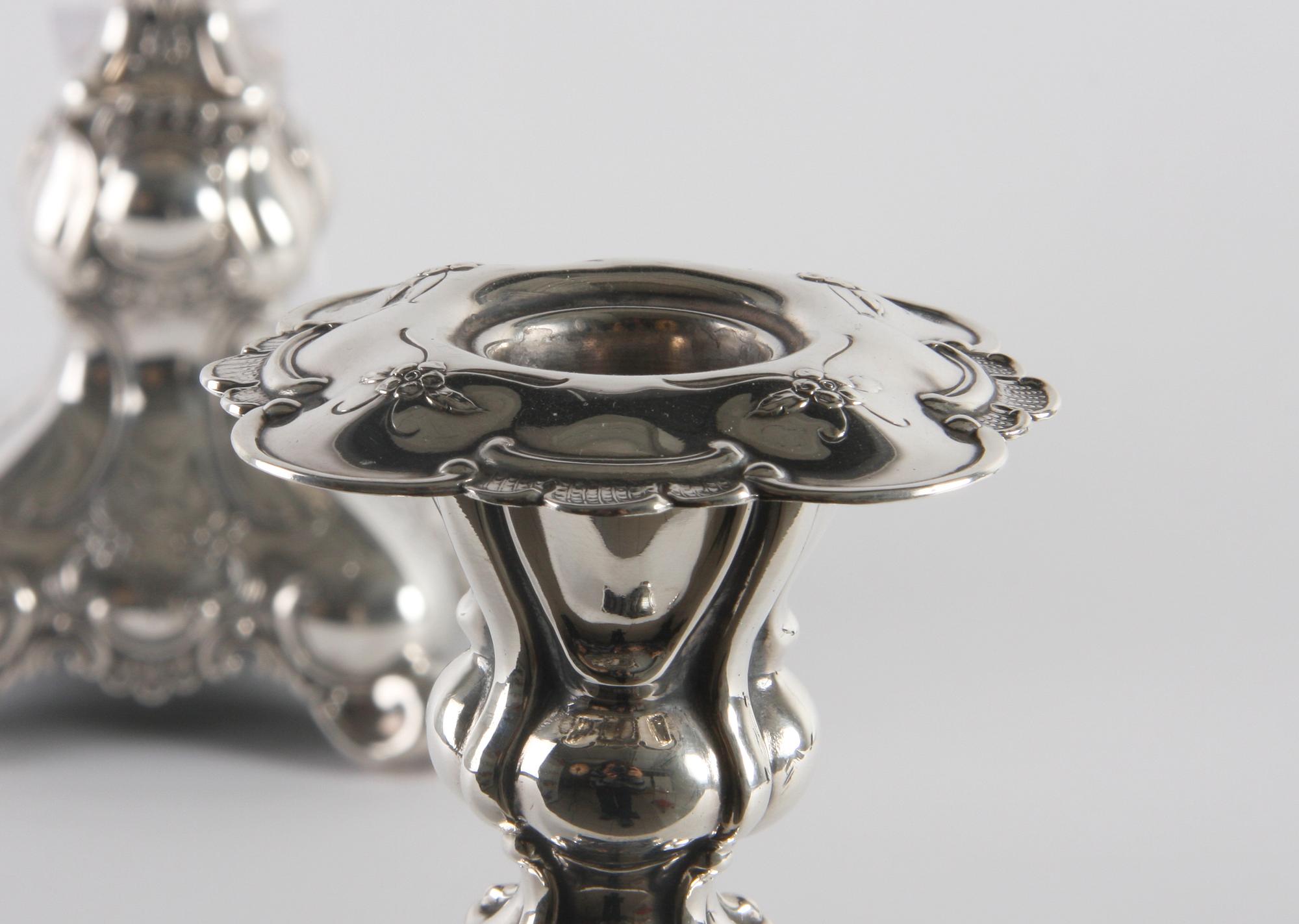 LJUSSTAKAR, ett par, silver, GAB 1949, barockstil.