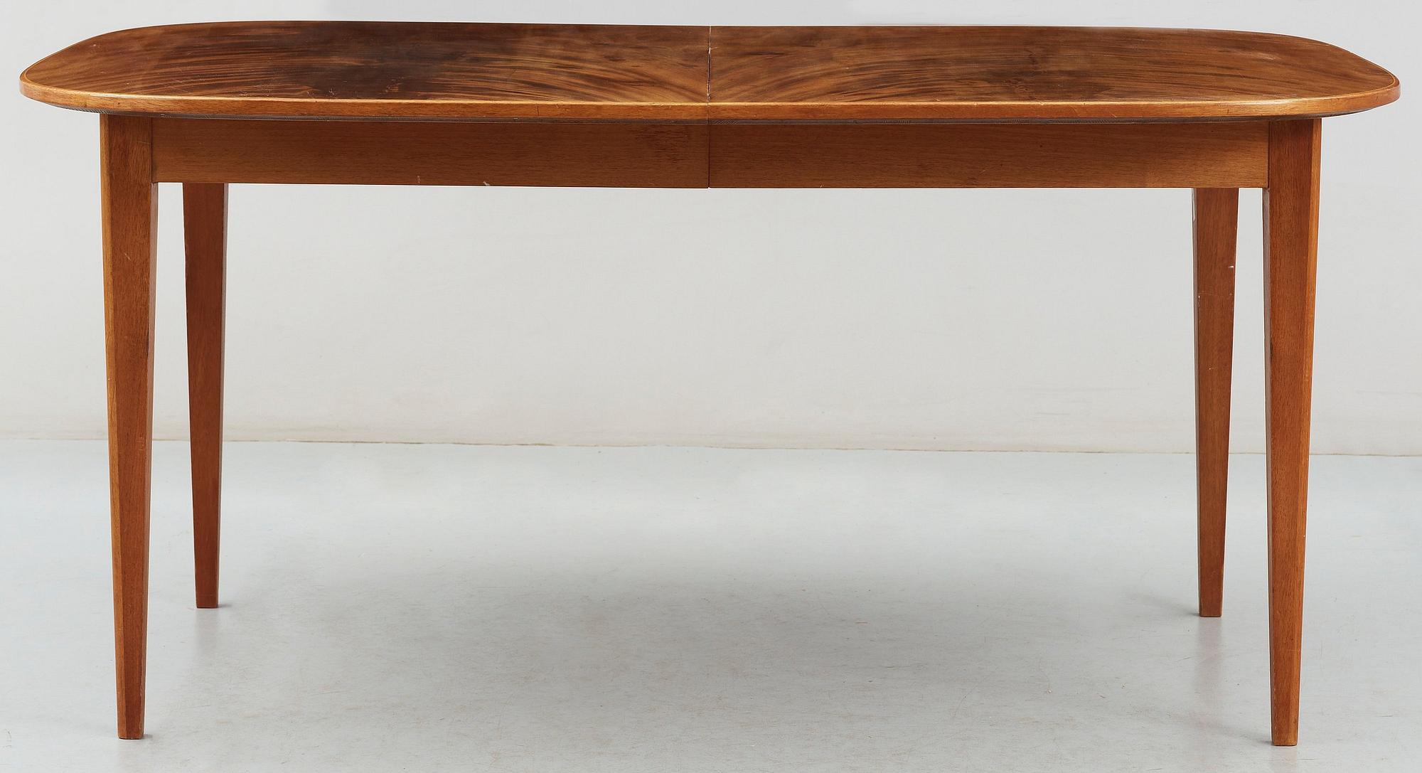 A Josef Frank mahogany dinner table by Svenskt Tenn, model 947.