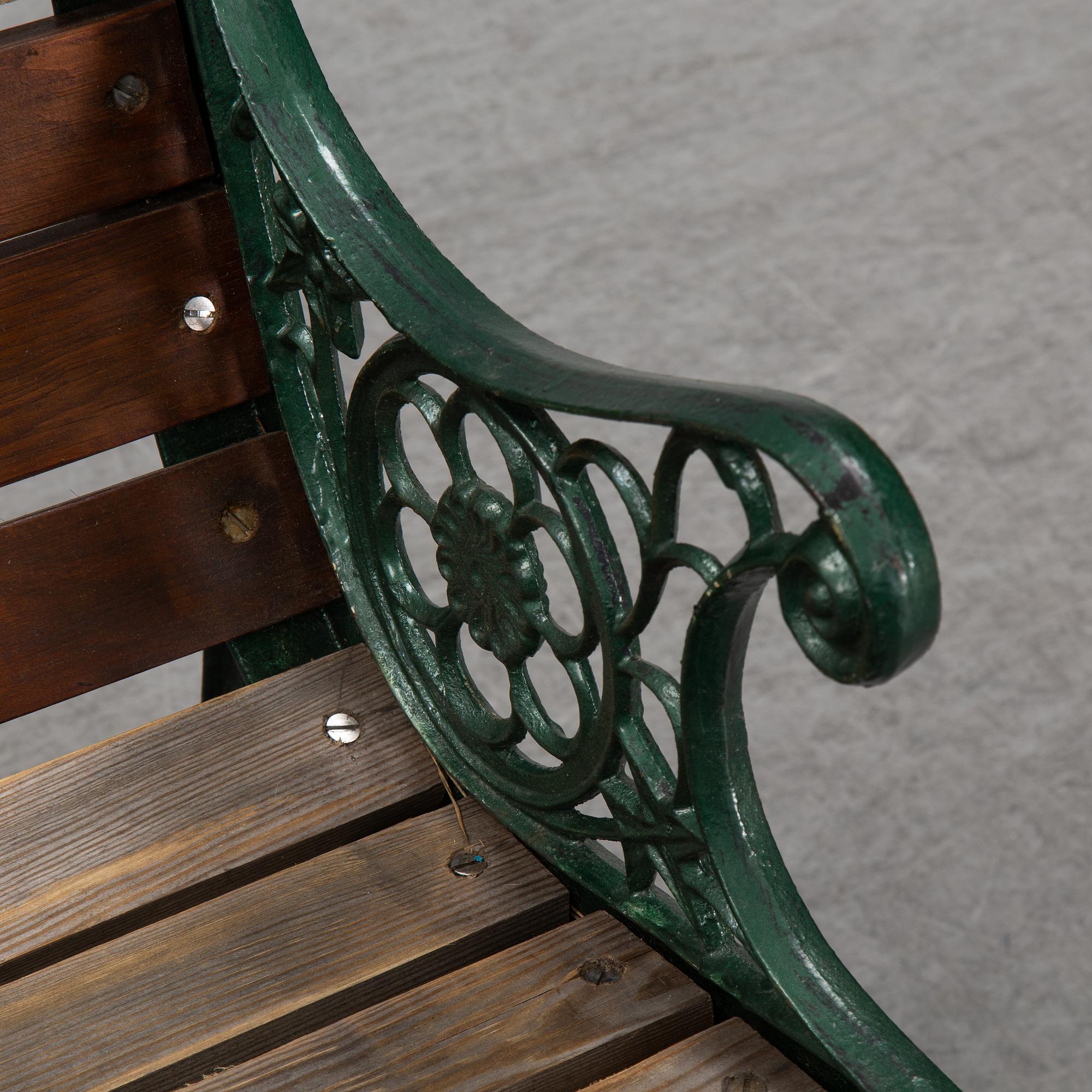 A tennis-/gardenbench, GLTK Gothenburg.