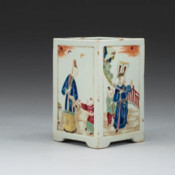 A famille rose brushpot, Qing dynasty (1644-1912).