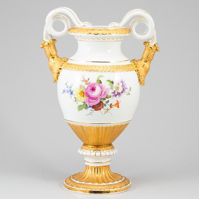 A Meissen decorative porcelaine vase.