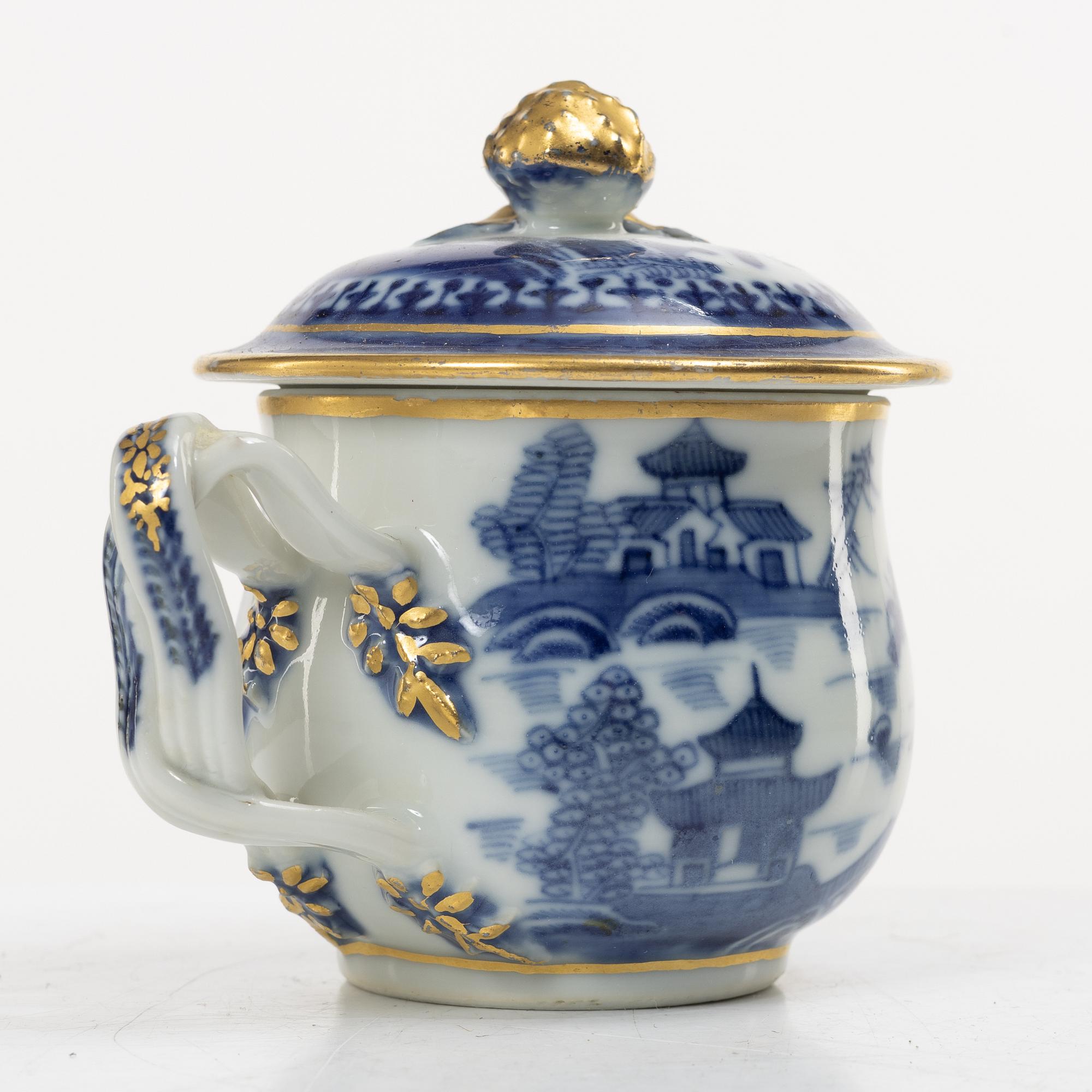 Service pieces, 12 pieces, company porcelain. Qing dynasty, circa 1800.