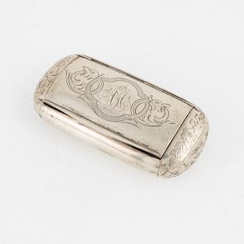 Kalkar, ett par samt dosa, silver, bl.a. MGAB Uppsala, 1946.