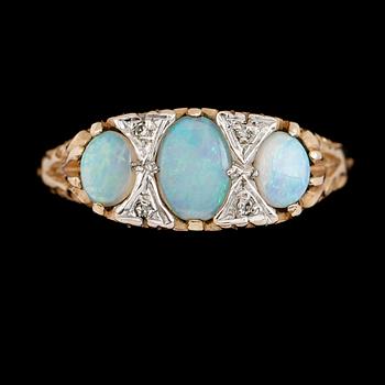 RINGAR, 2 st, 9 k guld, med ametister, opaler samt små diamanter, England. Vikt ca 7 gram.