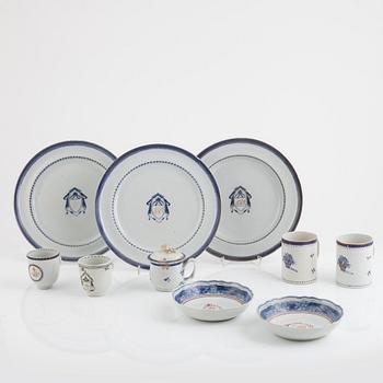 Ten pieces of Qianlong and Jiaqing porcelain, China.