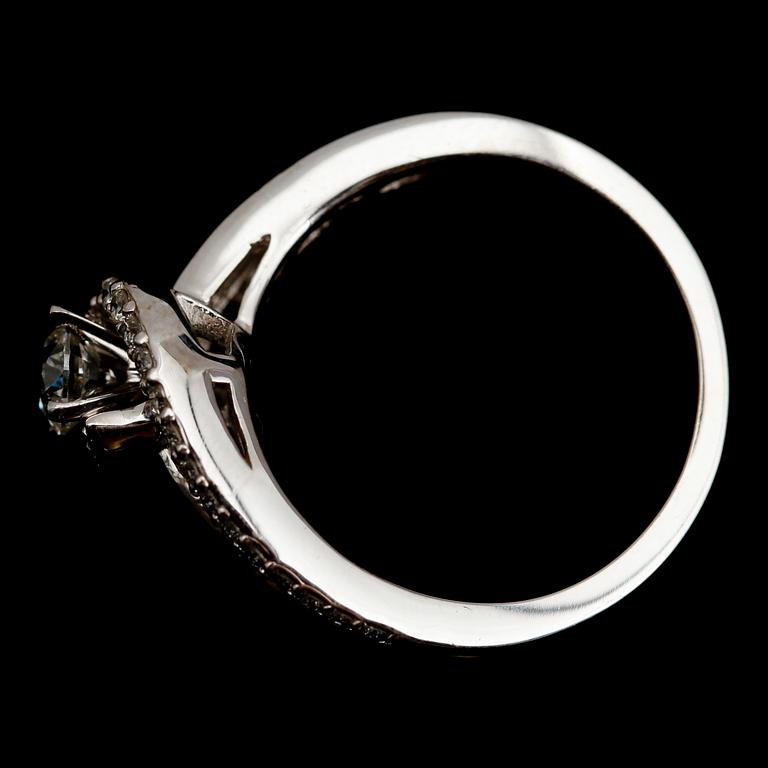 RING, 14 k vitguld, briljantslipade diamanter, total ca 1.0 ct.