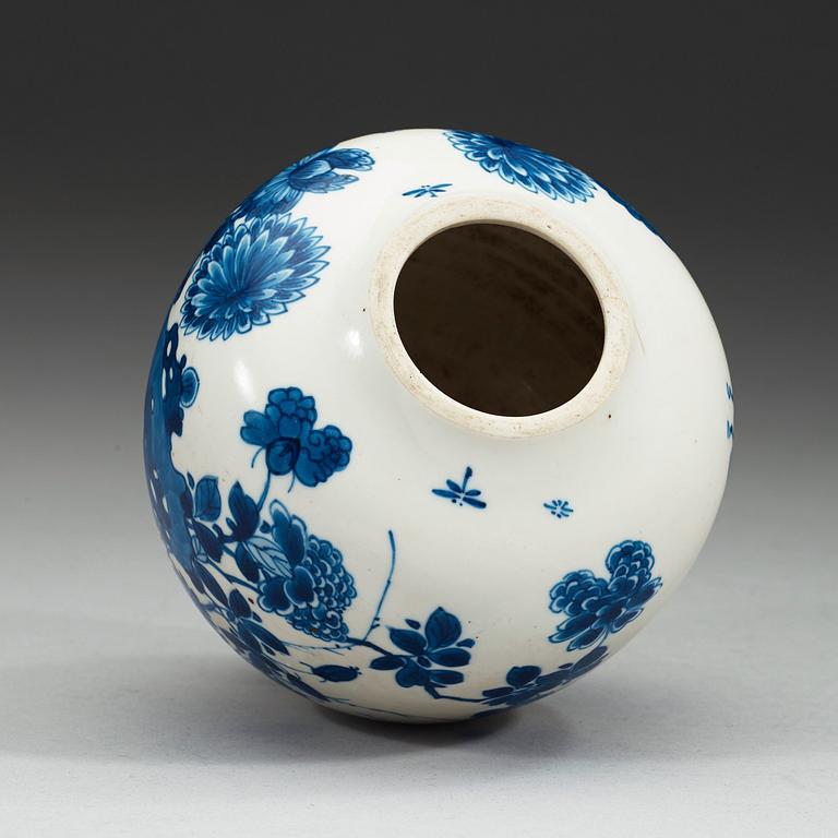 VAS, porslin, Qingdynastin Kangxi (1662-1722).