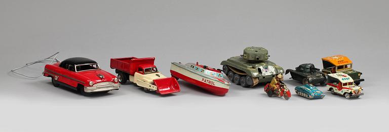 LEKSAKER, 9 delar. 1950-tal. Plåt.