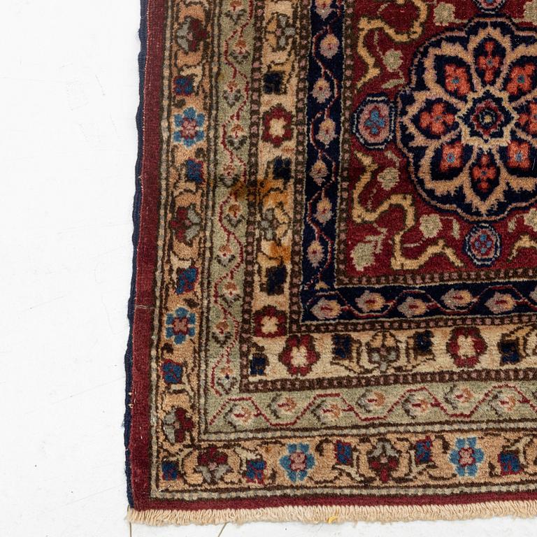 An antique Benlian Tabriz carpet, signed Jabarzade, ca 466 x 323 cm.
