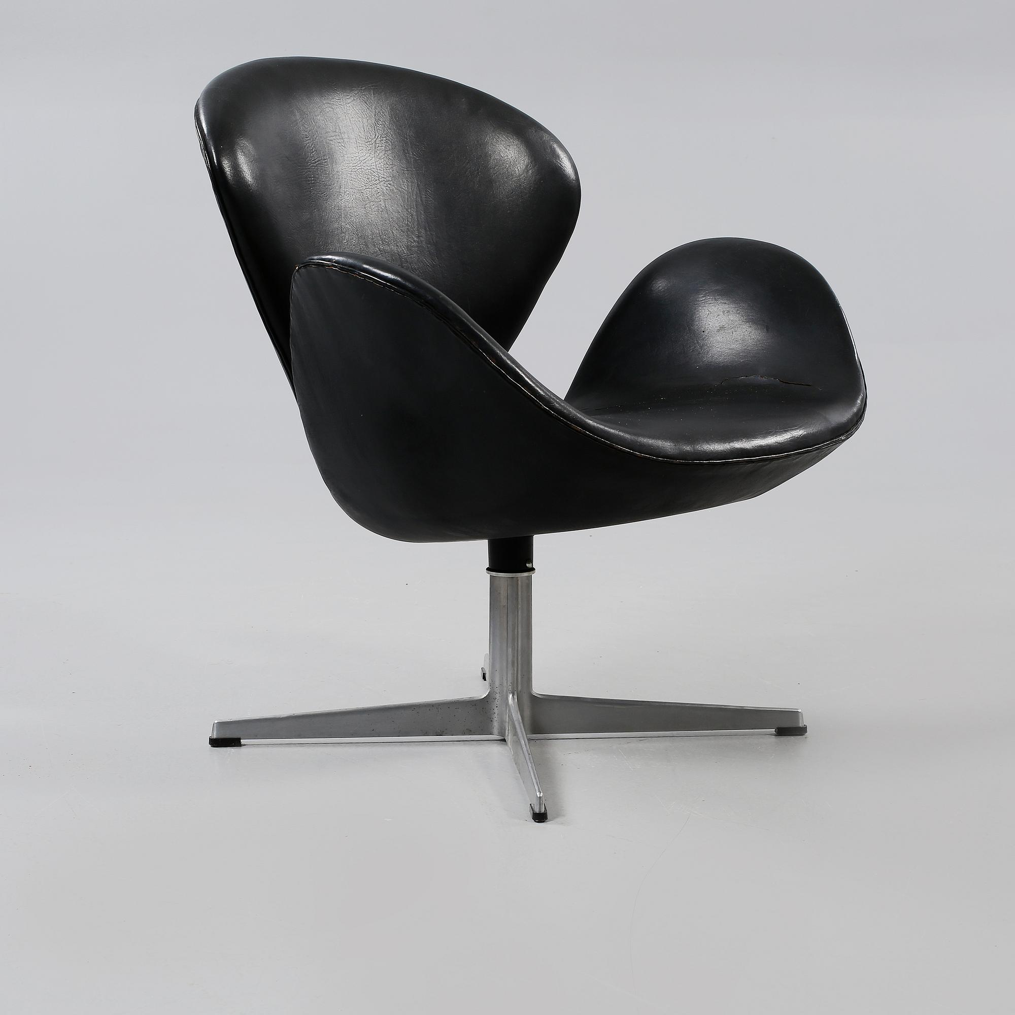 ARNE JACOBSEN, fåtölj, "Svanen", Fritz Hansen, Danmark, 1900-talets andra hälft.