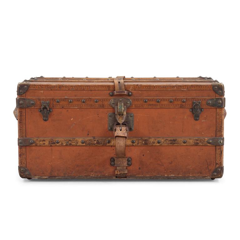 LOUIS VUITTON, a Vuittonite canvas trunk, late 19th/early 20th century.