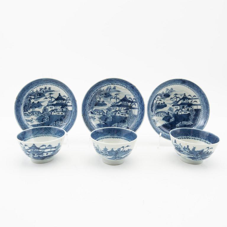 Koppar med fat, 3 st, porslin, Kina, Qingdynastin, Qianlong (1736-95).