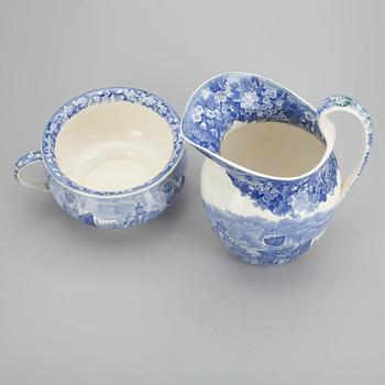 POTTA samt KANNA, porslin, Wedgwood "Ferrara", 1900-talets första hälft.