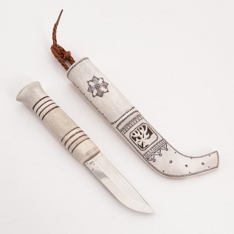 A reindeer horn knife by Gunnar Svonni, signed and dated 1998.