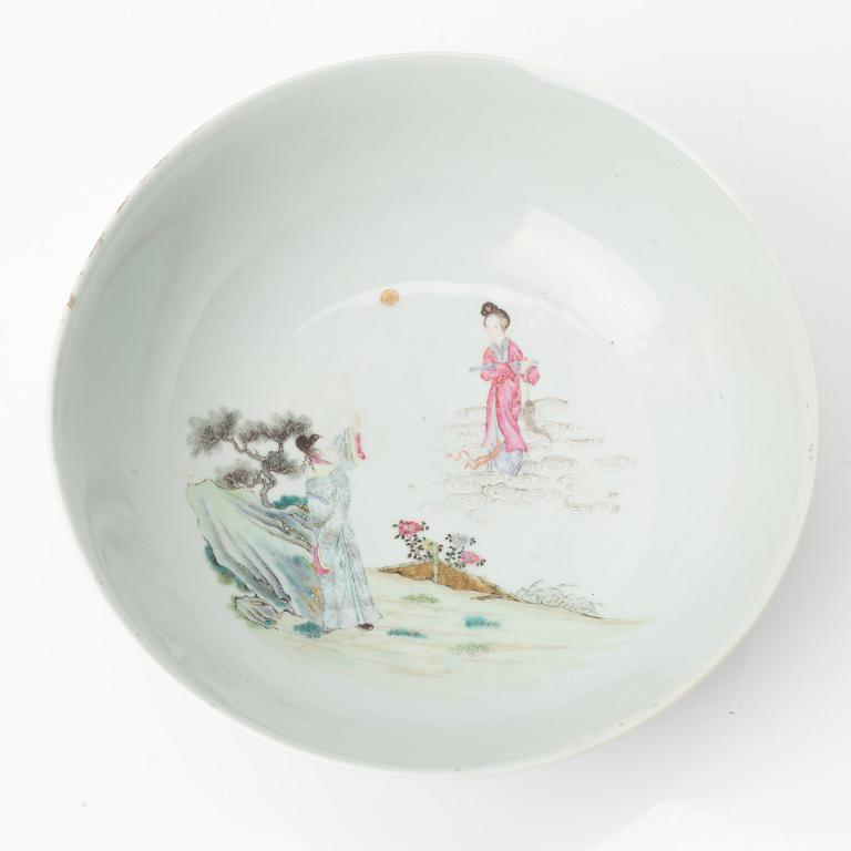 A Chinese famille rose porcelain bowl, Republic Period (1912-1949).