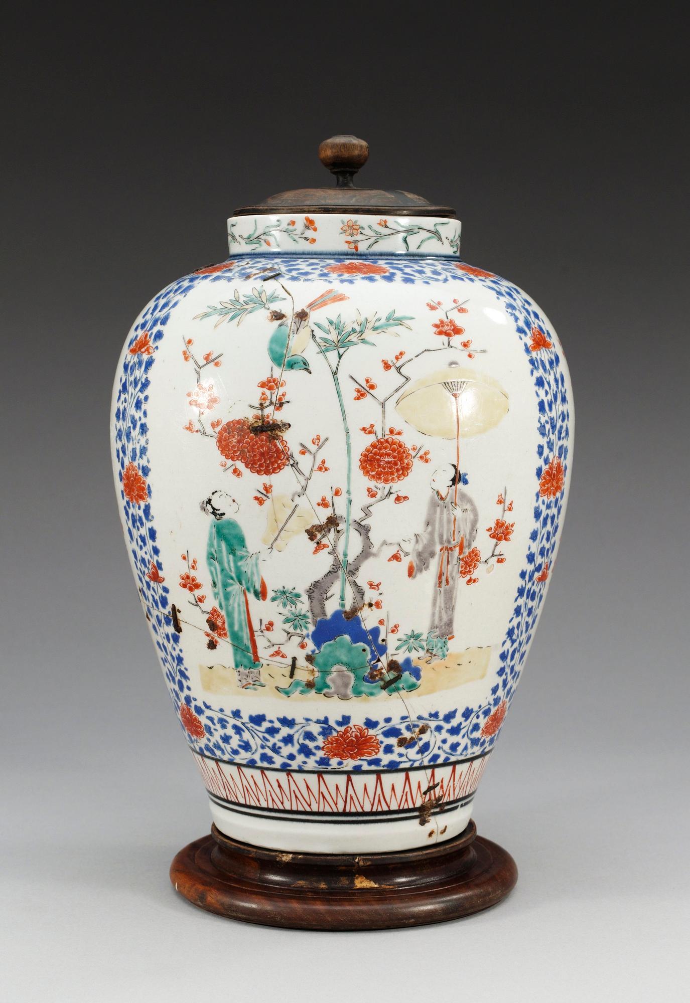 URNA, porslin. Japan, Arita, Edo ca 1670-90.