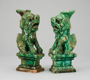 374. A pair of  green glazed censers. Qing dynasty (1644-1914).