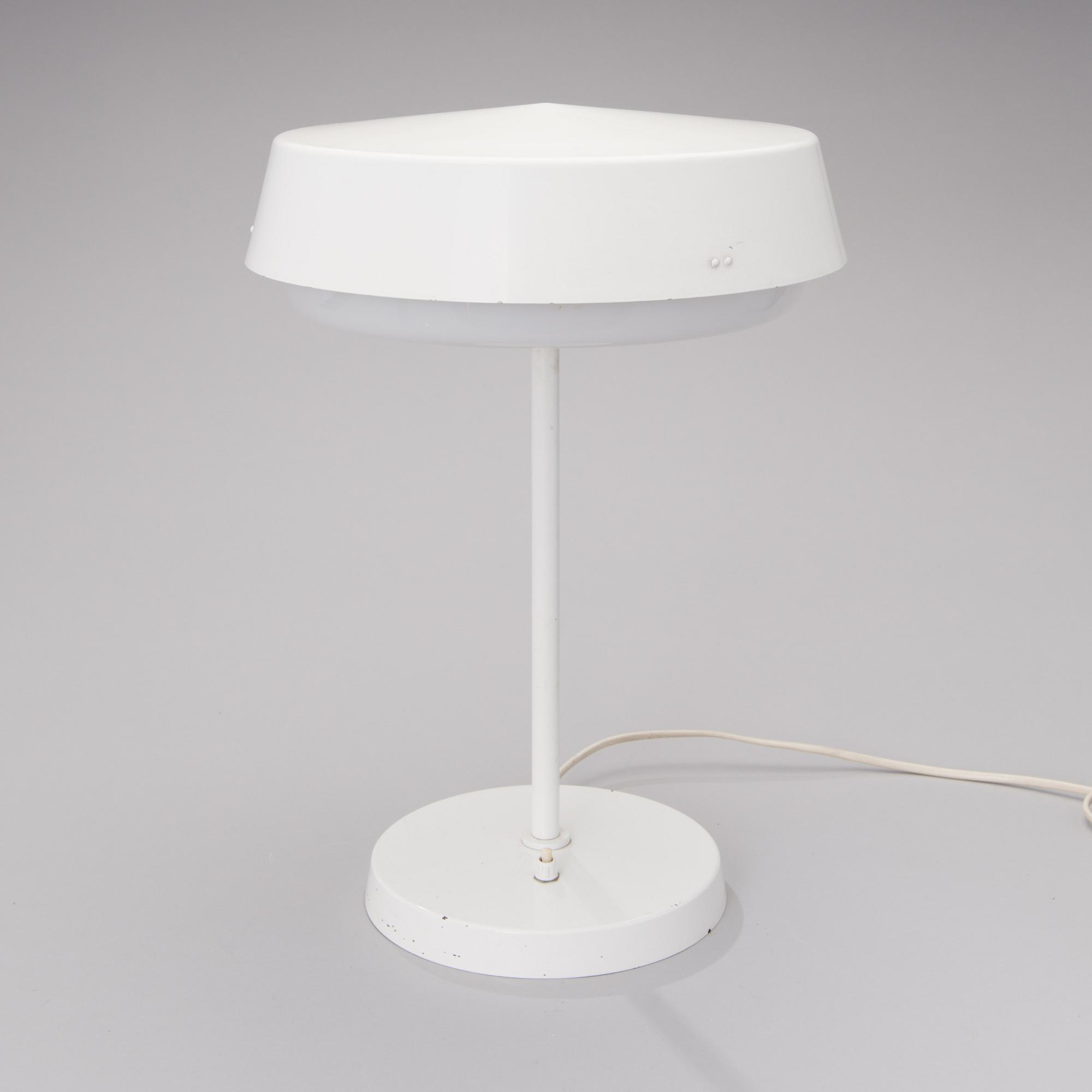 VOITTO HAAPALAINEN, BORDSLAMPA. Idman.
