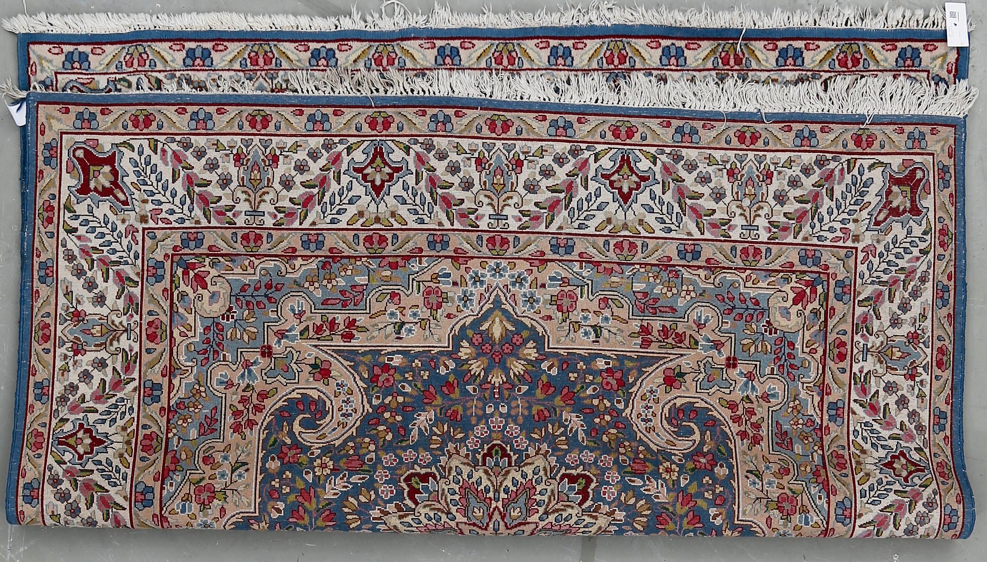 MATTA, old Kirman. Ca 200x196 cm.