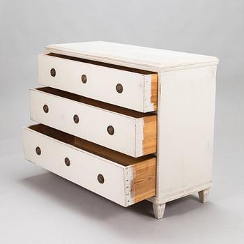 An early 19th-century chest of drawers.