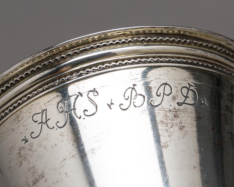 BÄGARE, silver, minnesmynt i botten. Otydliga stämplar. 1700-tal. Vikt ca 312 g.