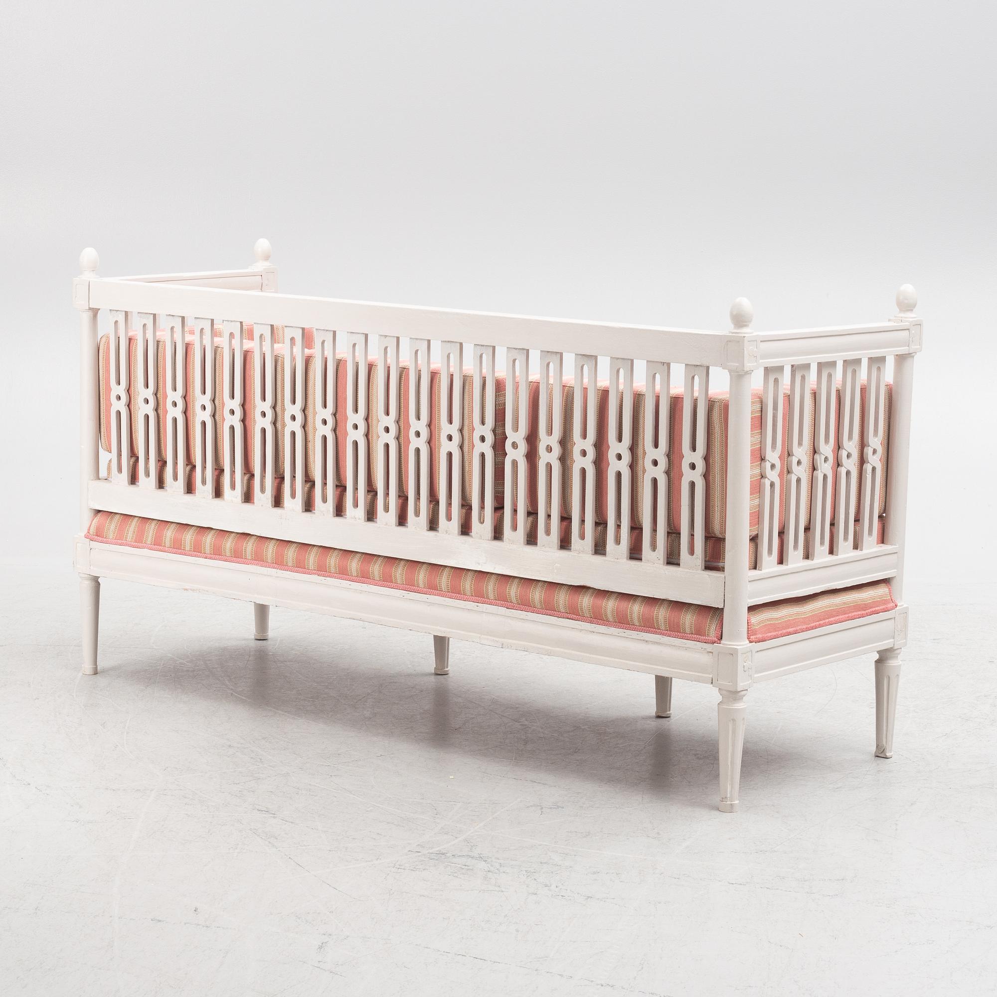 Soffa, sengustaviansk, från omkring år 1800.