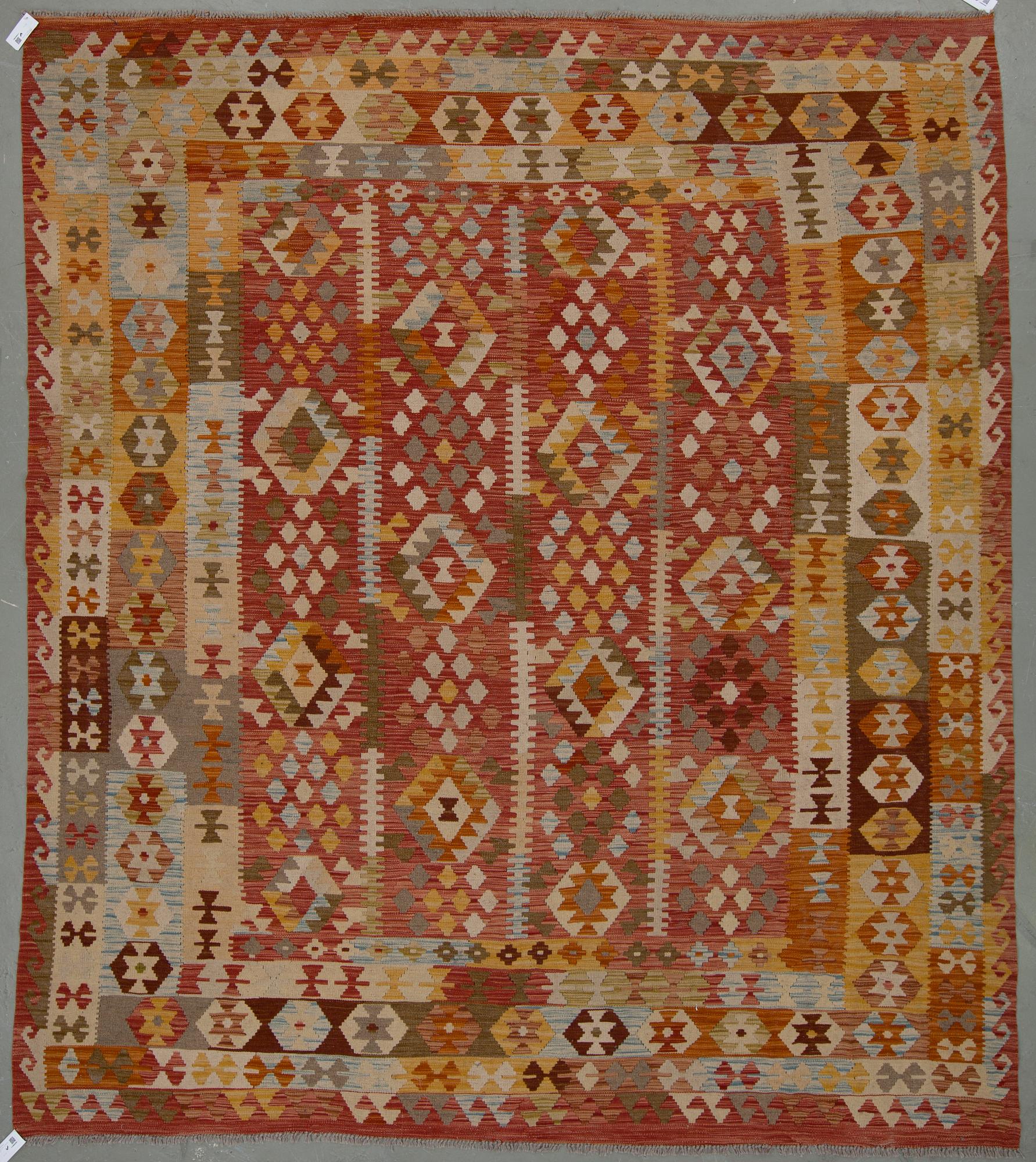 MATTA, Kelim. Ca 290x260 cm.