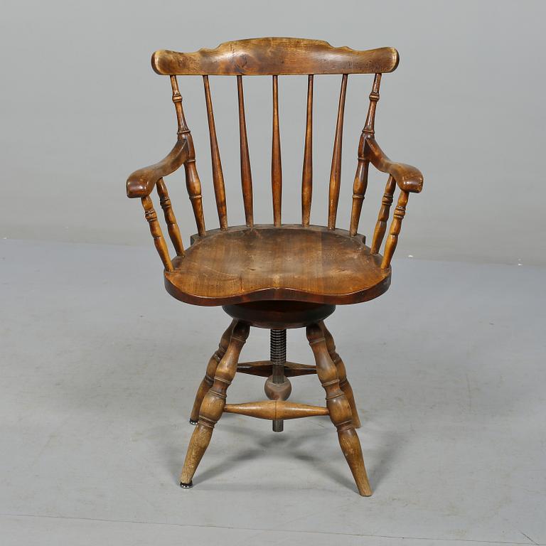 SKRIVBORDSSTOL, 1900-talets första hälft.