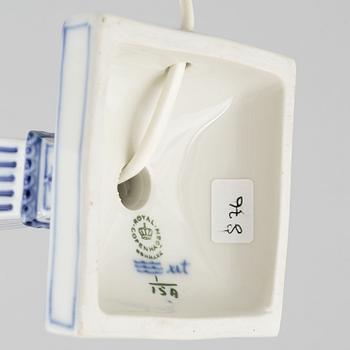 Bordslampa, porslin, Royal Copenhagen, "Musselmalet", modellnummer 15A, 1969-73.