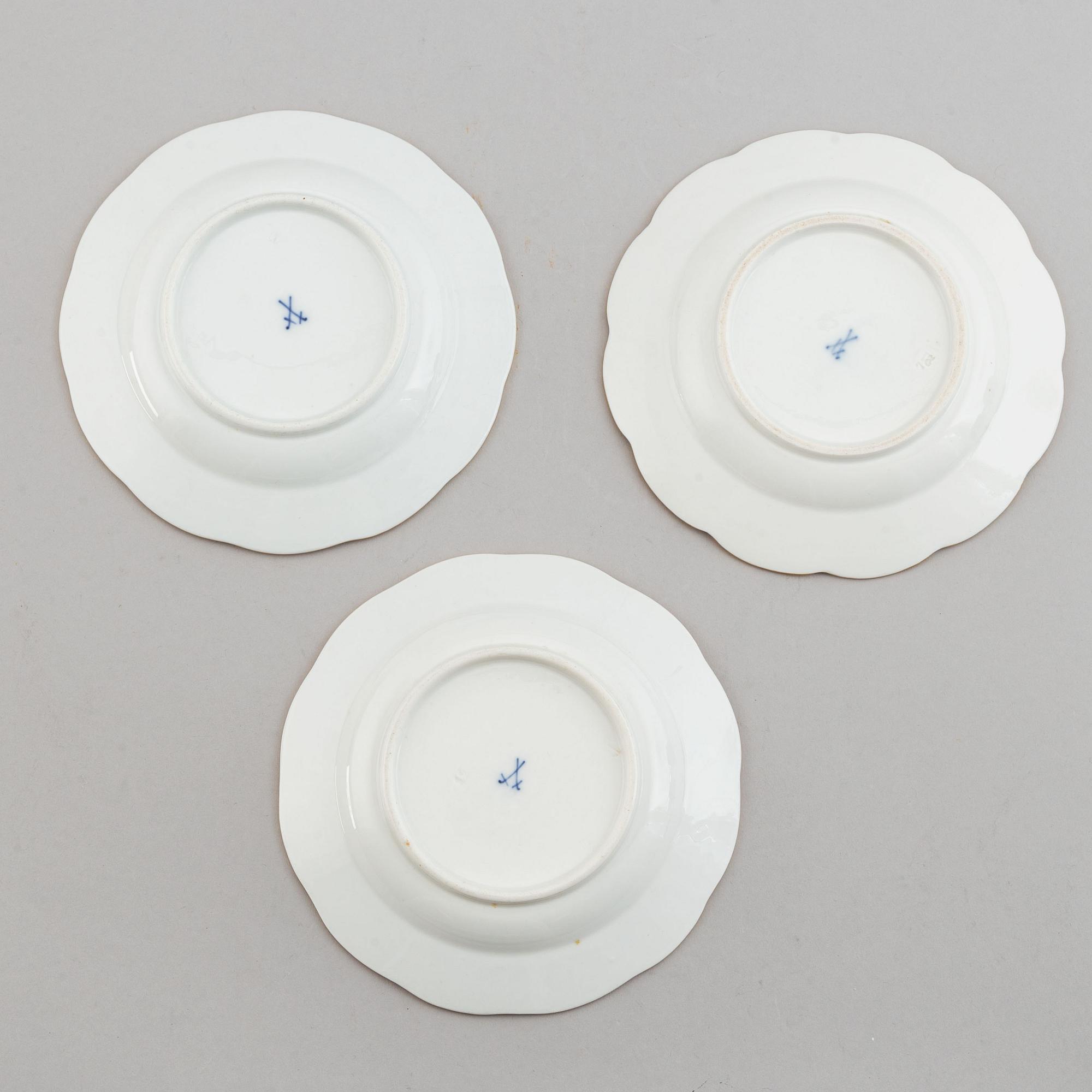 A part Meissen porcelain service, 19th and 20th century (12 pieces).