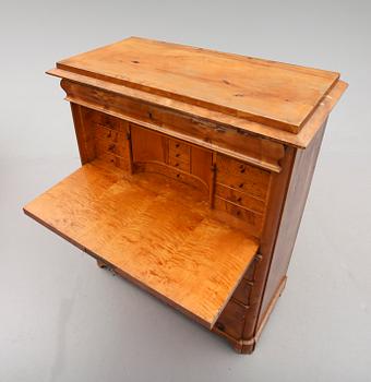 CHIFFONJÉ, 1800-talets mitt.