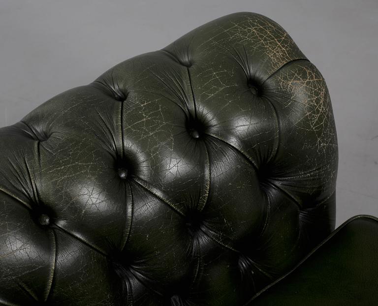 FÅTÖLJER, ett par, Chesterfieldmodell, 1900-talets andra hälft.