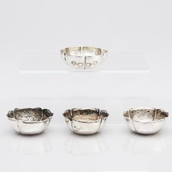 Skålar, 3+1, låghaltigt silver, Kina, Qingdynastin.
