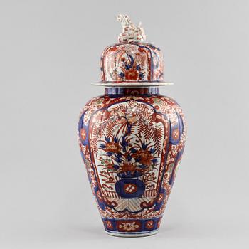 LOCKURNA, porslin, Japan, omkring sekelskiftet 1900.