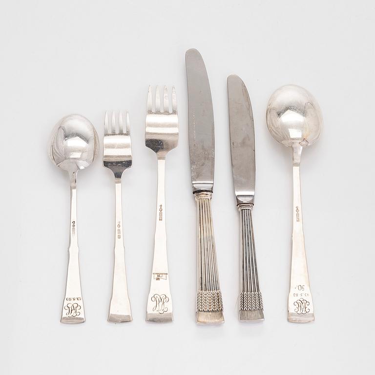 Mauno Honkanen, an 115-piece set of 'Tähkä' silver cutlery, Tillander Helsinki. In wooden box.