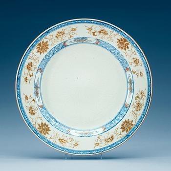 1536. A blue and white serving dish, Qing dynasty, Yongzheng (1723-35).