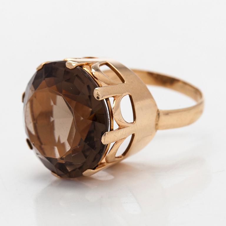 Ring, 14K guld med rökkvarts, Åbo.