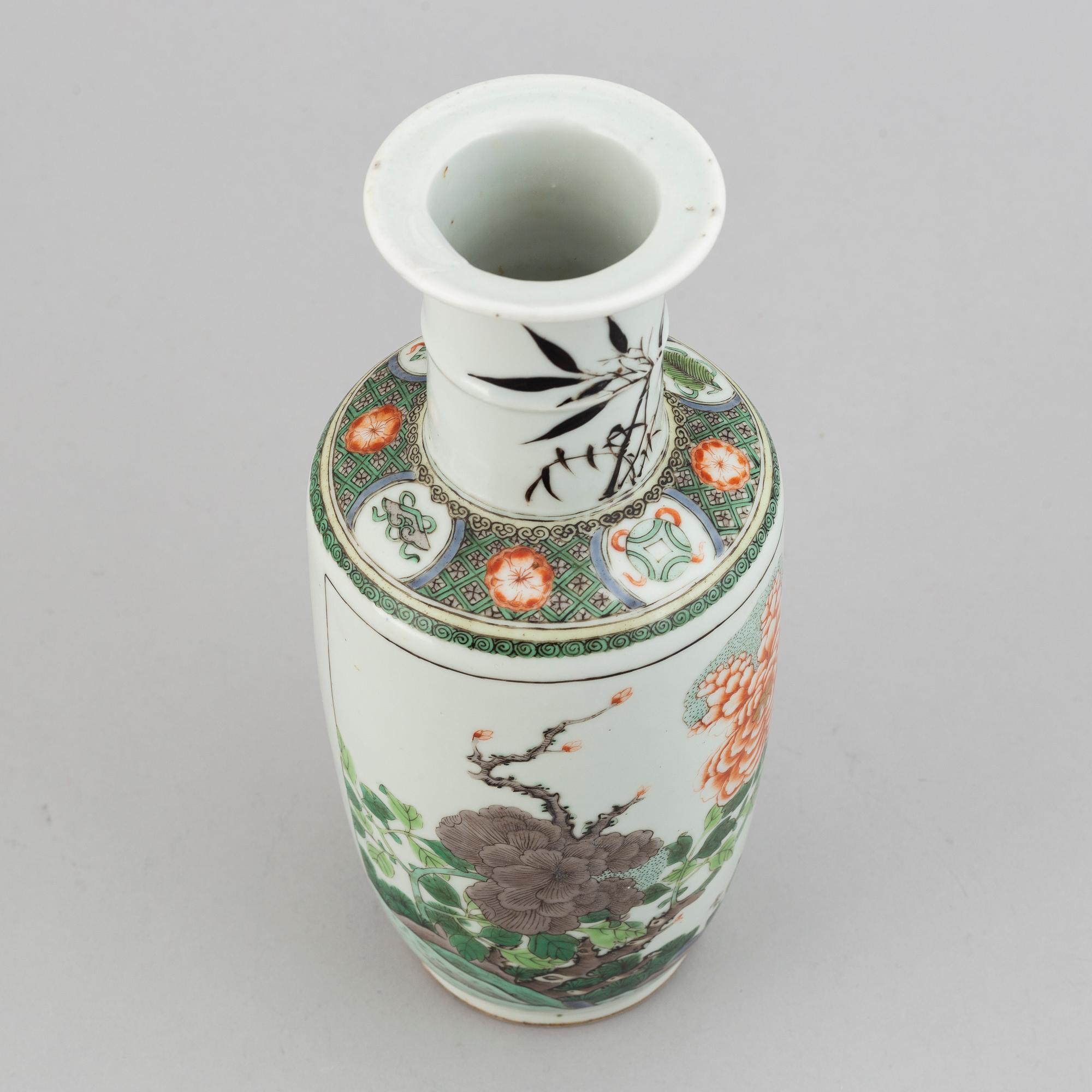 A famille verte Kangxi style vase, early 20th century.
